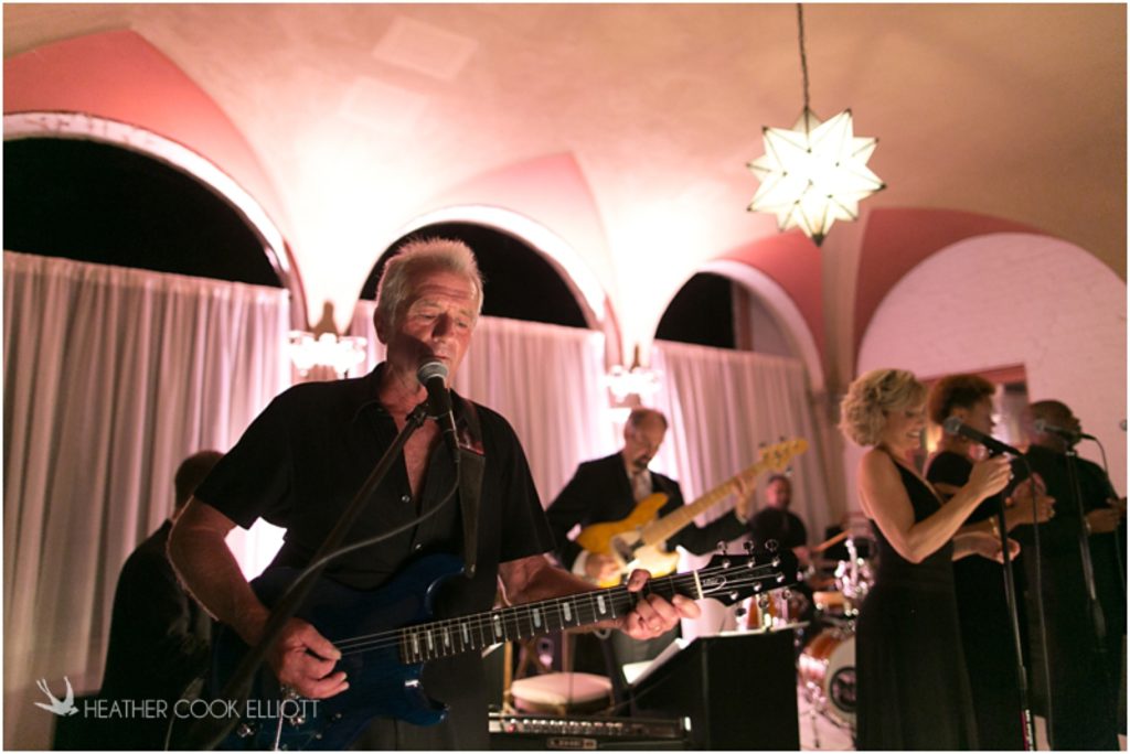 villa terrace milwaukee wedding photographer outdoor wedding live band