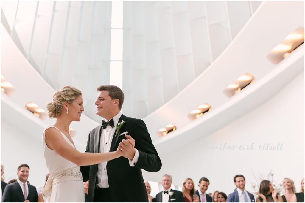 milwaukee art museum modern wedding first dance