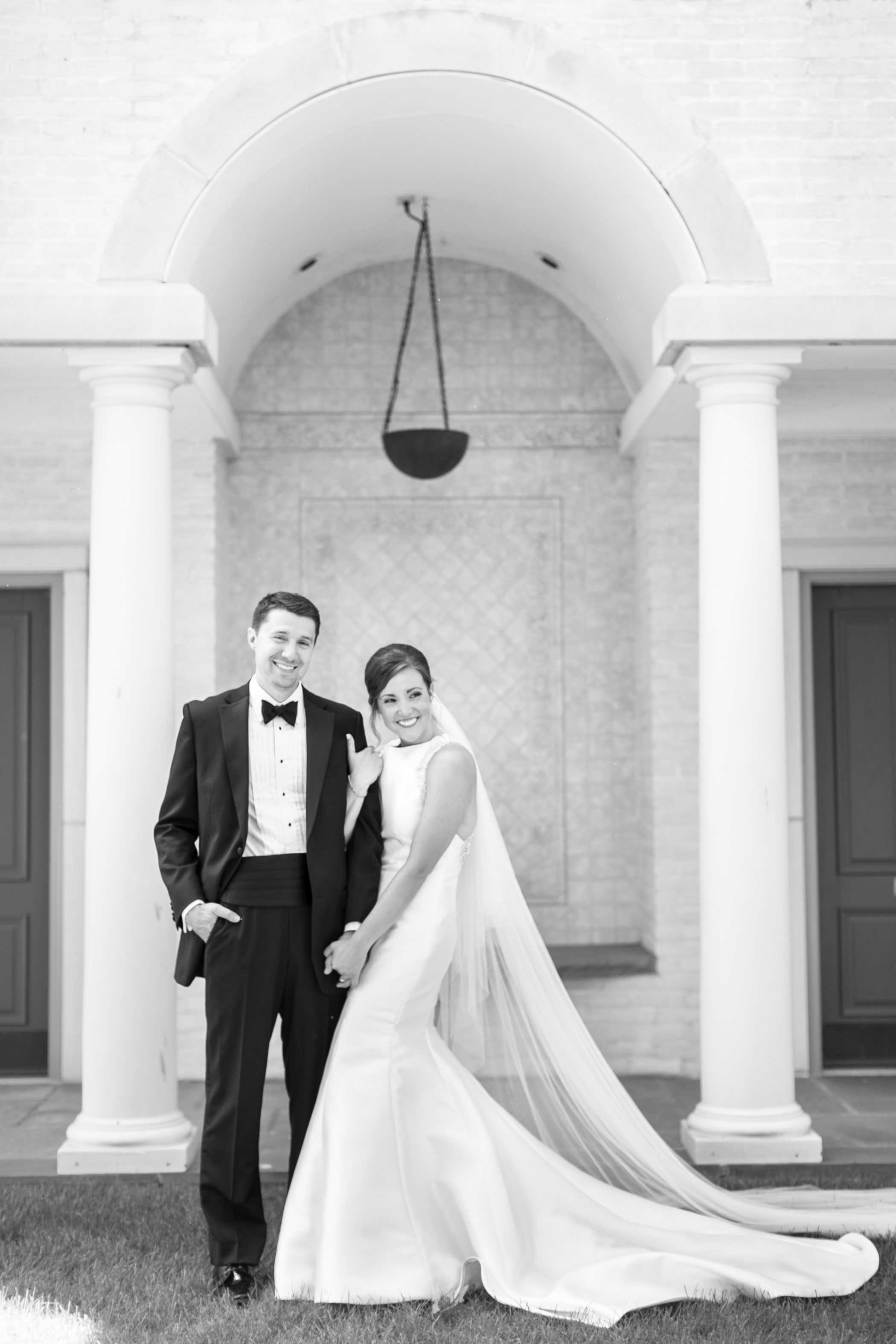 villa terrace milwaukee wedding photographer outdoor wedding
