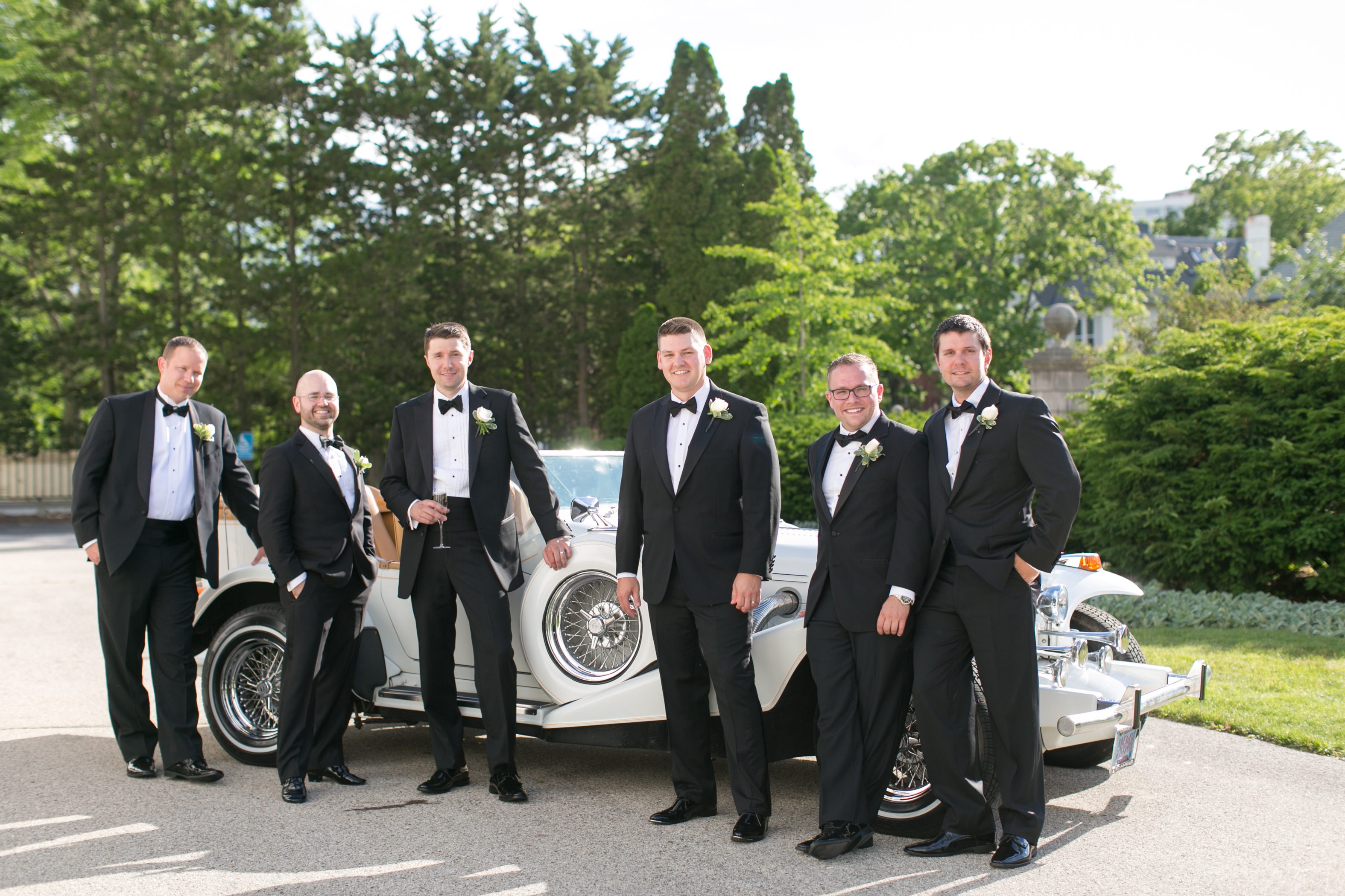 villa terrace milwaukee wedding photographer outdoor wedding