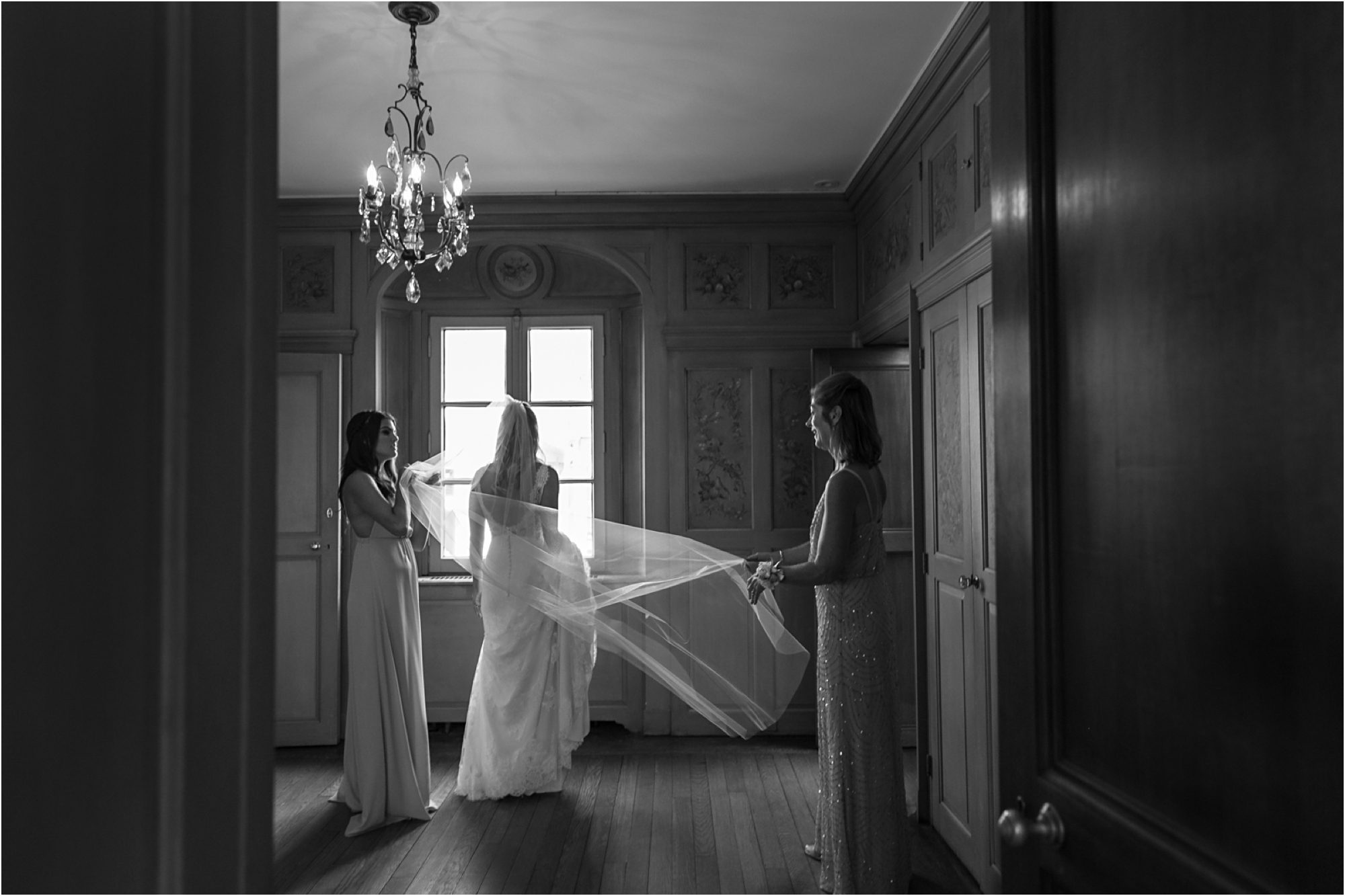 villa terrace milwaukee wedding photographer getting ready