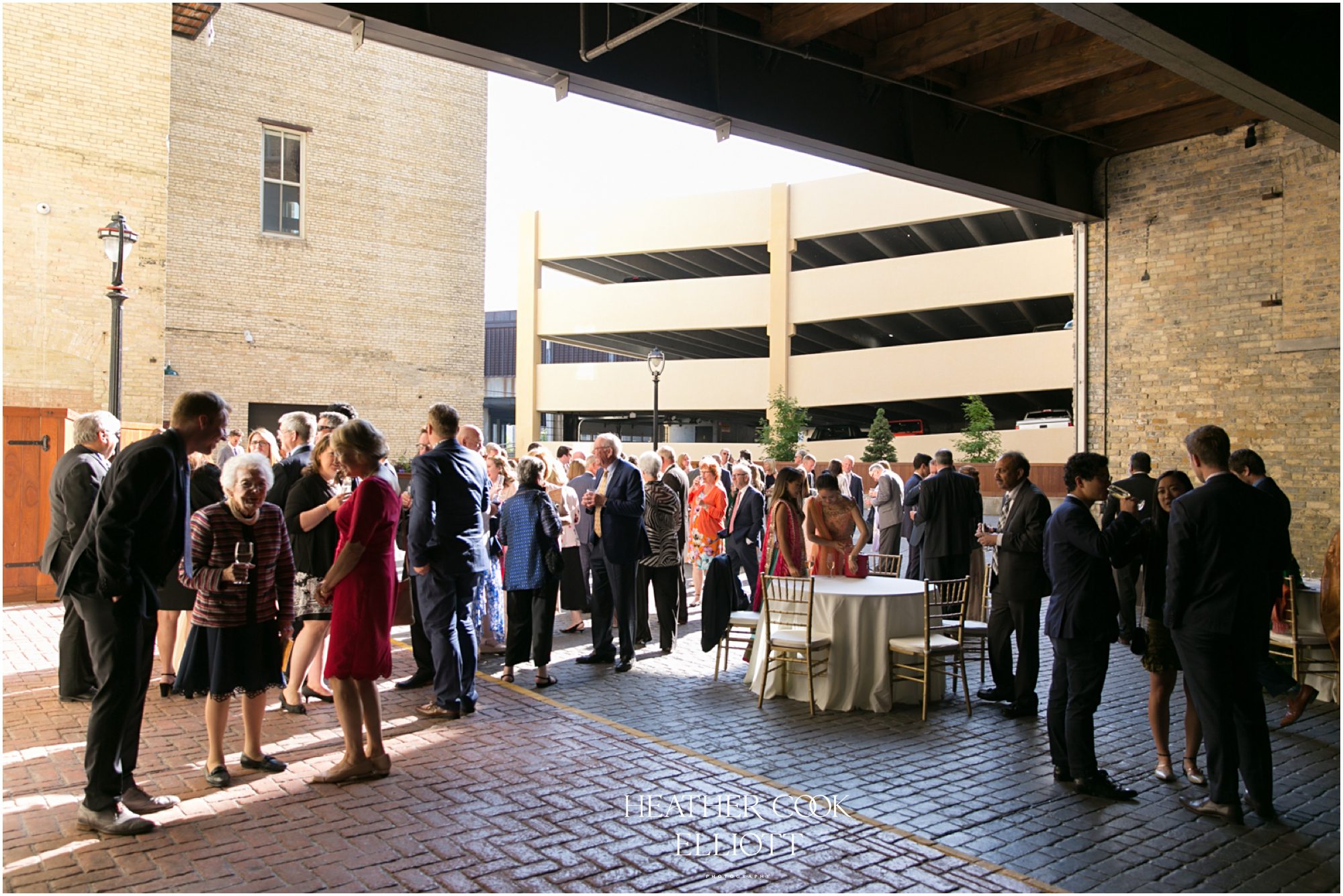 pritzlaff indian fusion wedding courtyard cocktails