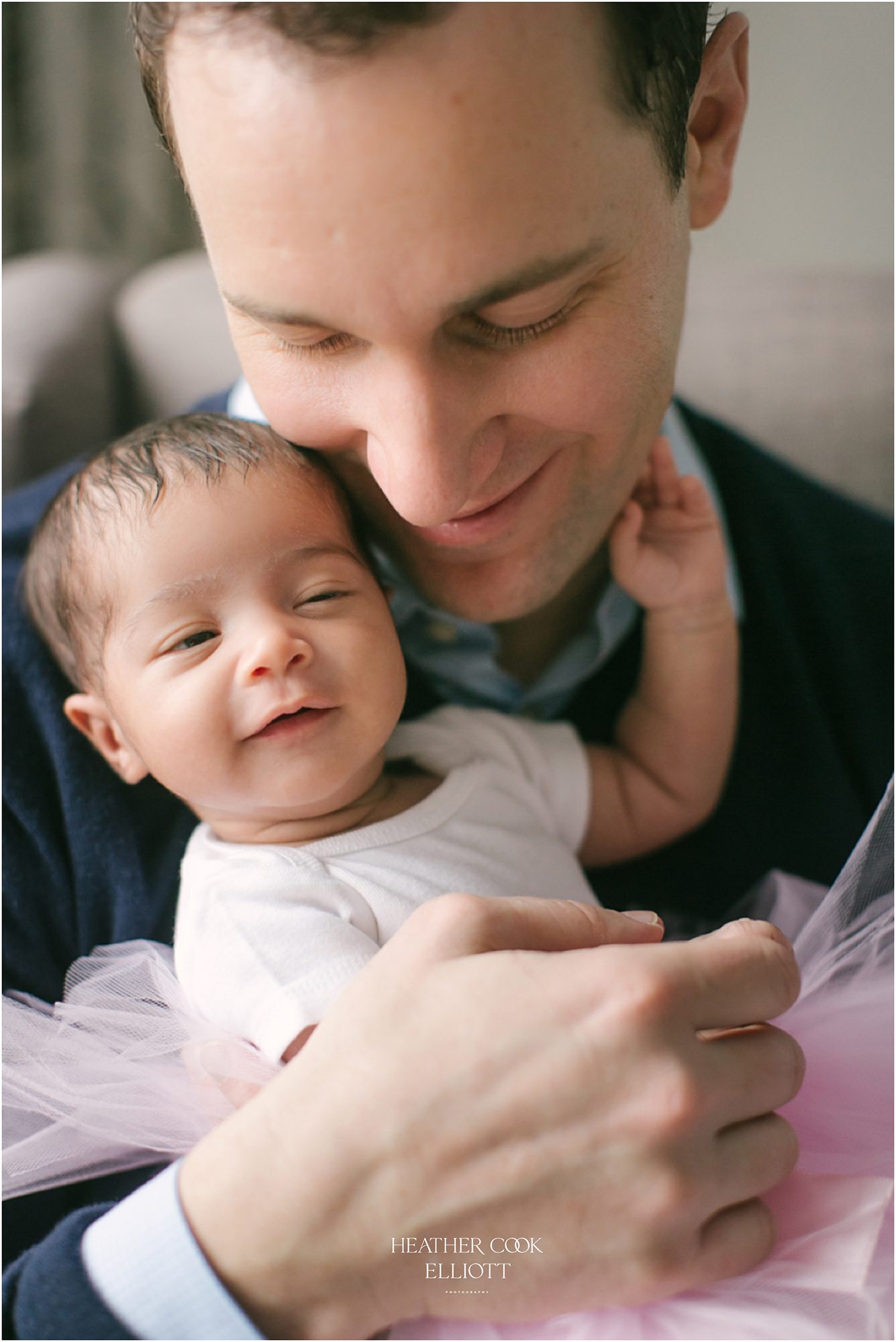 documentary style newborn at home photography daddy daughter