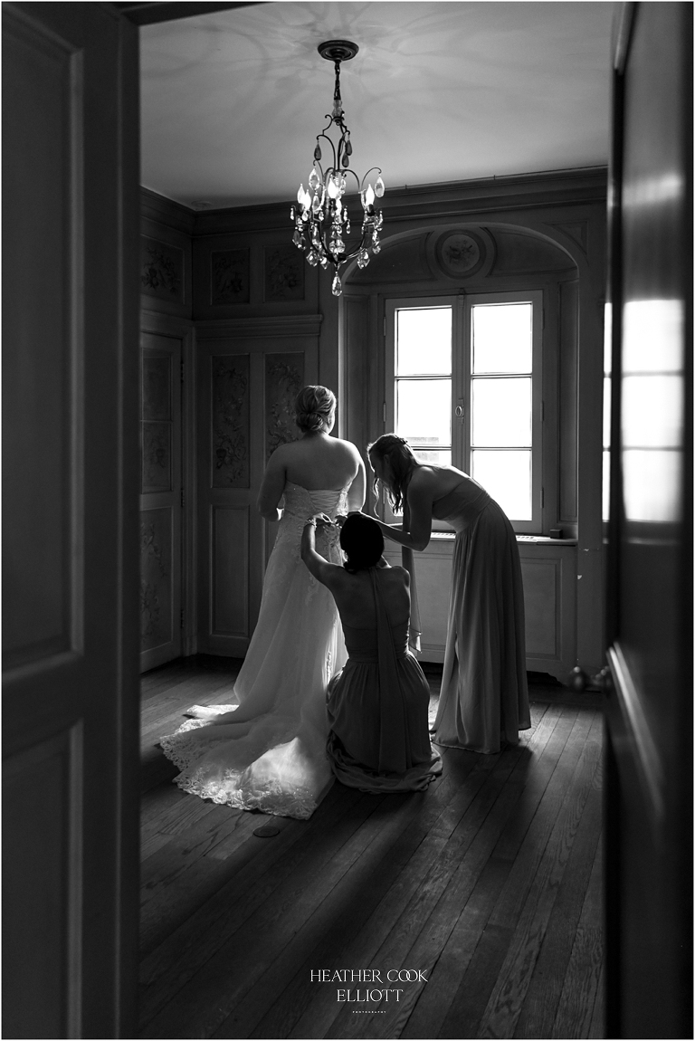 villa terrace bride getting ready in black and white