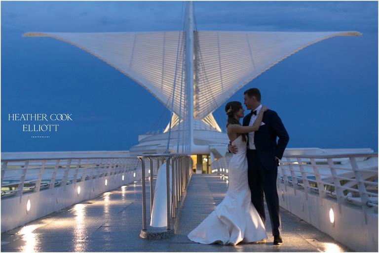 milwaukee art museum fall wedding during blue hour