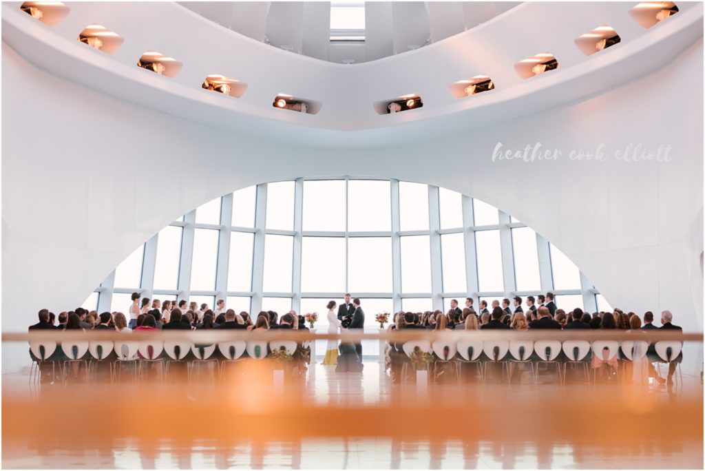 modern milwaukee art museum wedding in fall