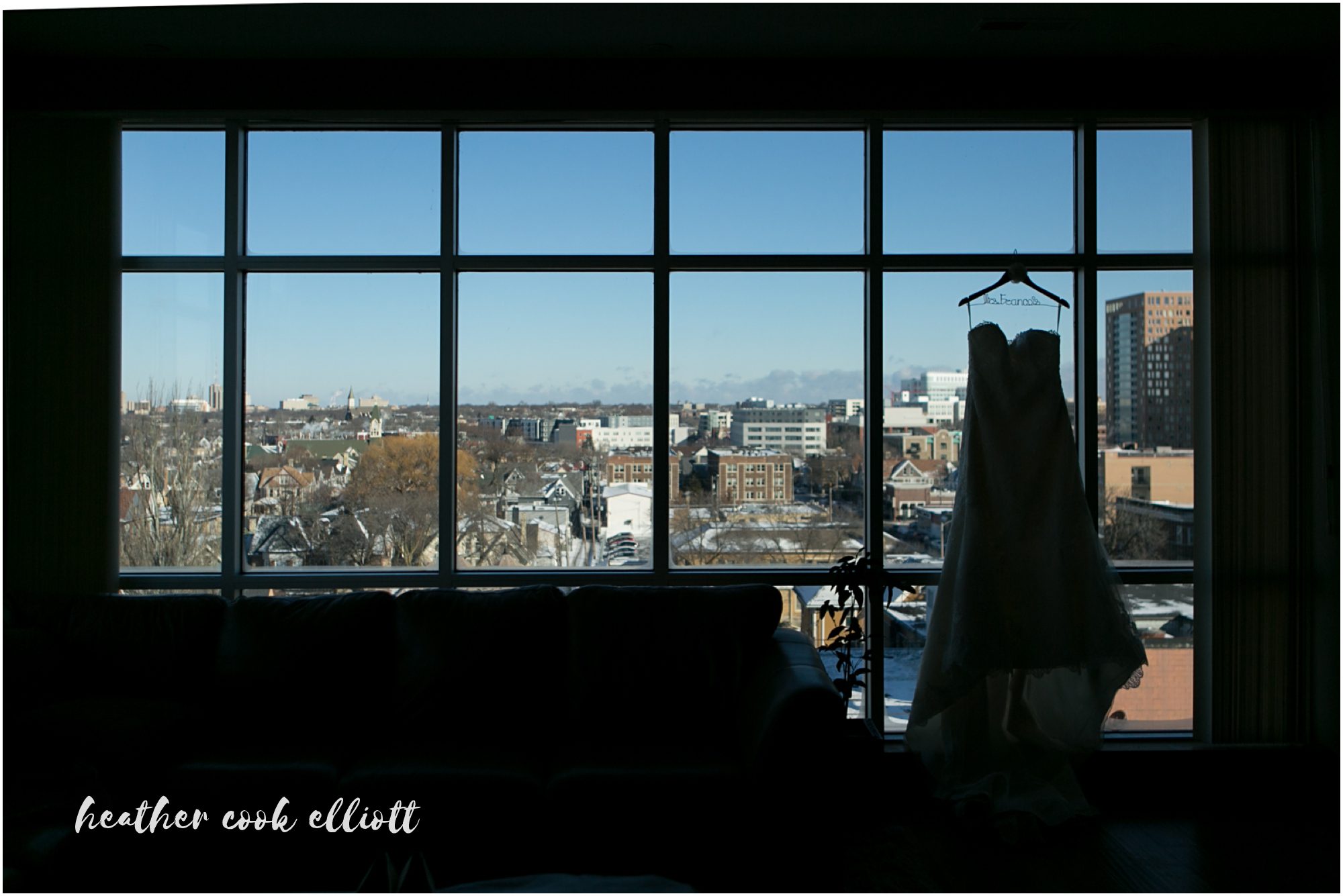 Grain Exchange winter wedding with confetti