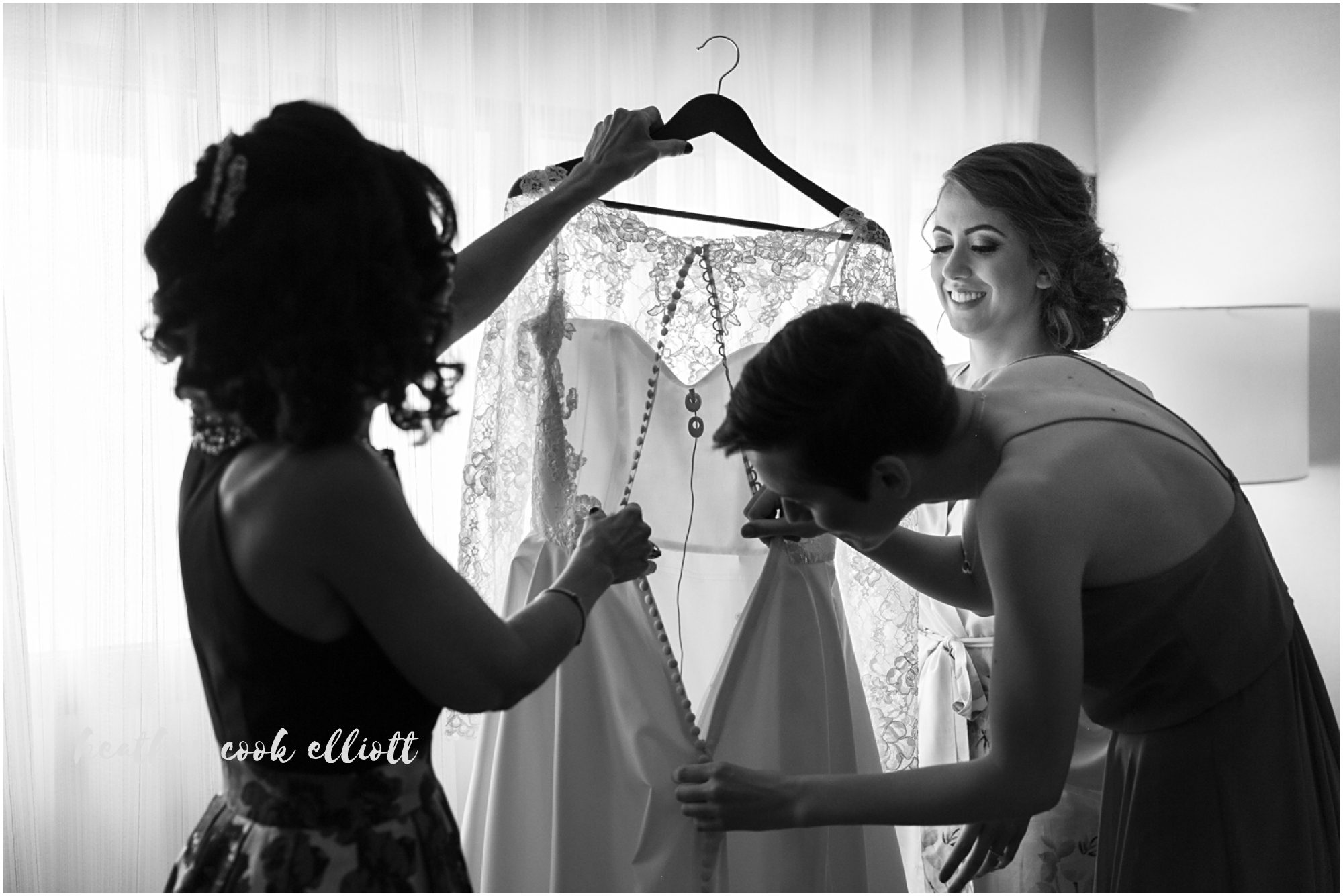 milwaukee wedding photography of getting ready