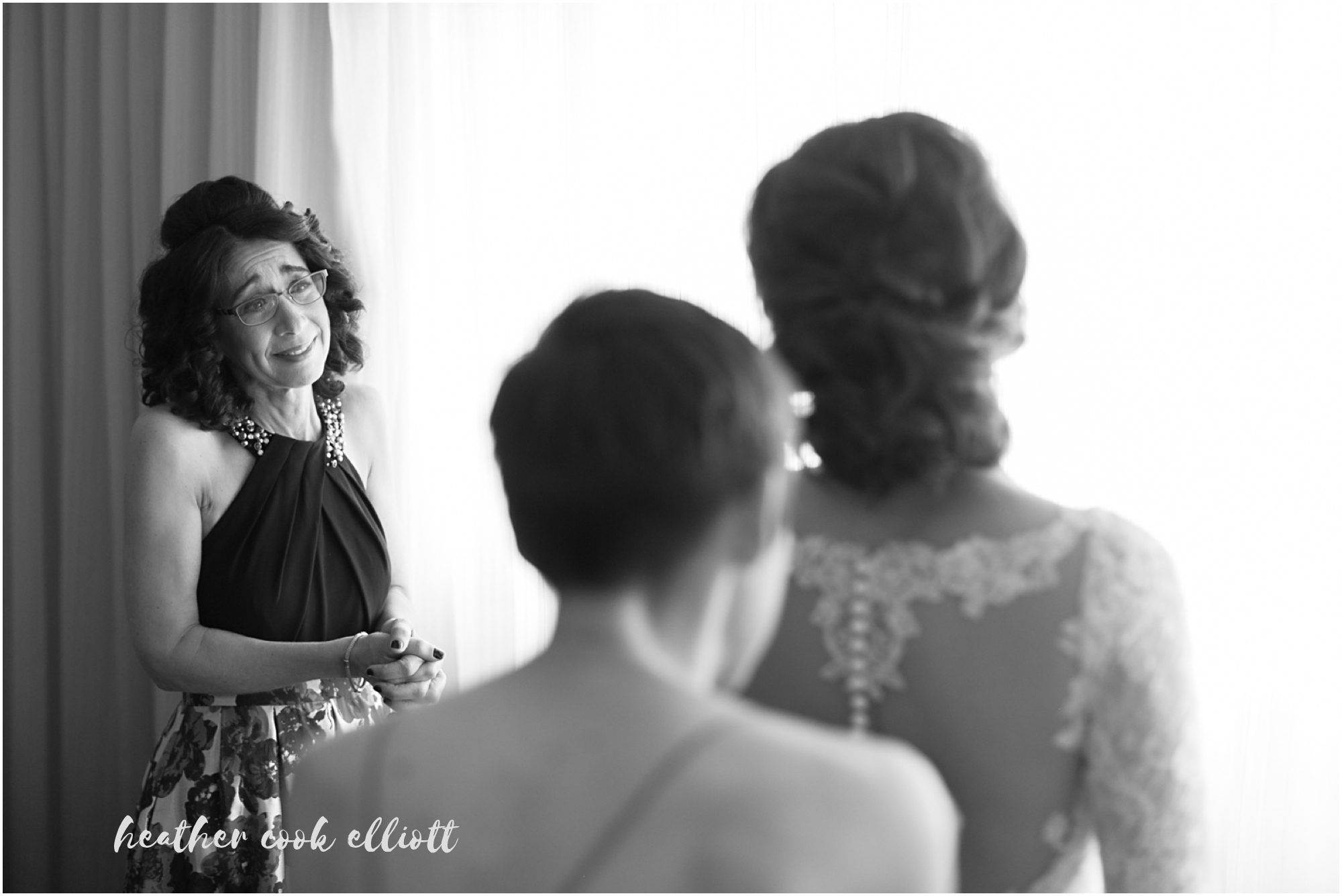 milwaukee wedding photography of getting ready