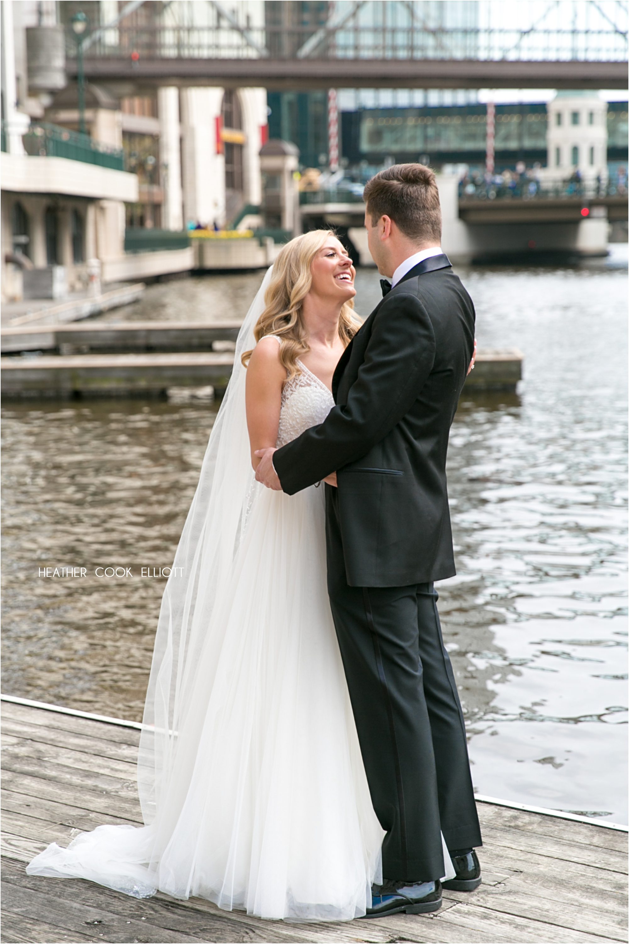 Milwaukee Art Museum Wedding Journeyman Hotel milwaukee spring wedding