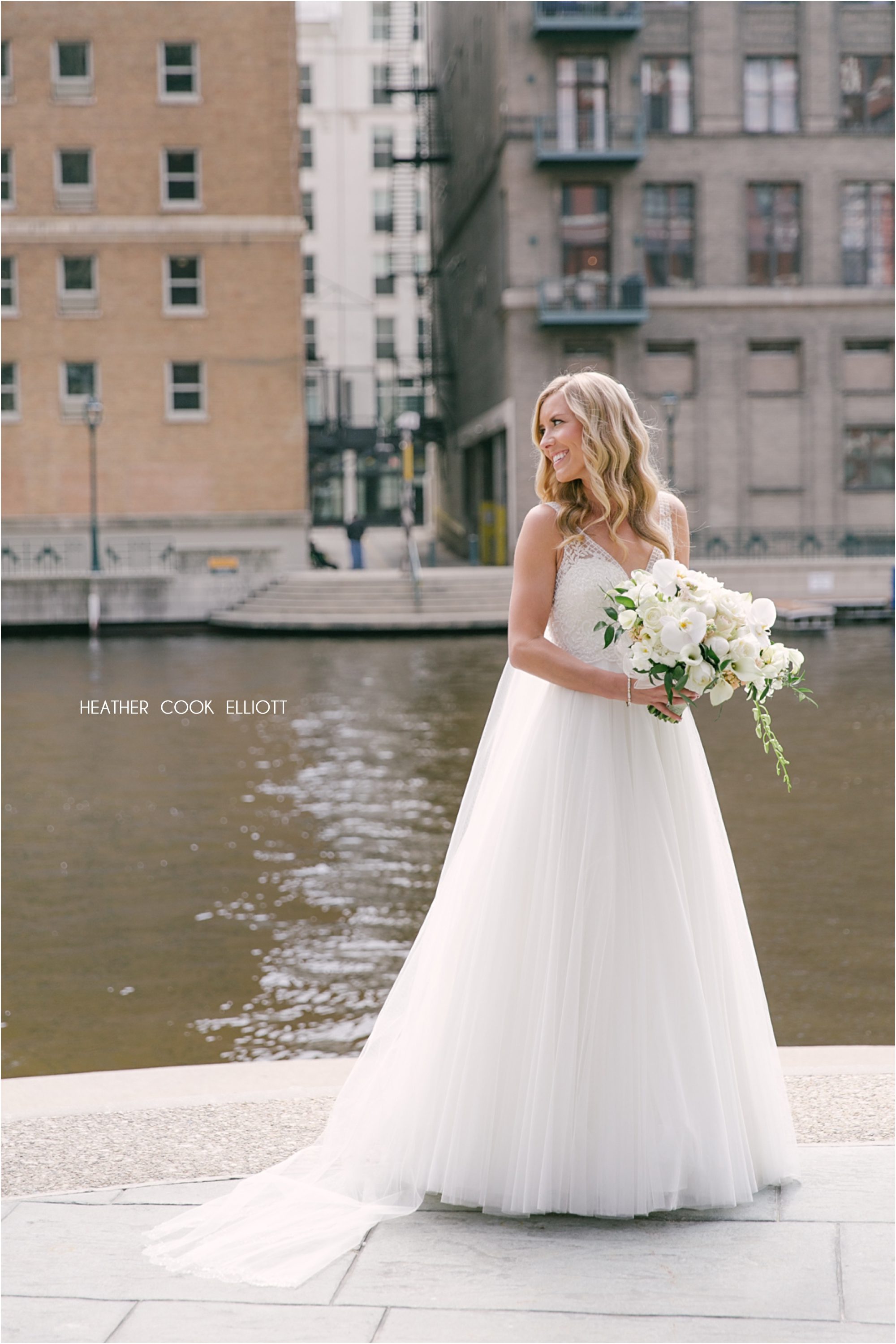 Milwaukee Art Museum Wedding Journeyman Hotel milwaukee spring wedding