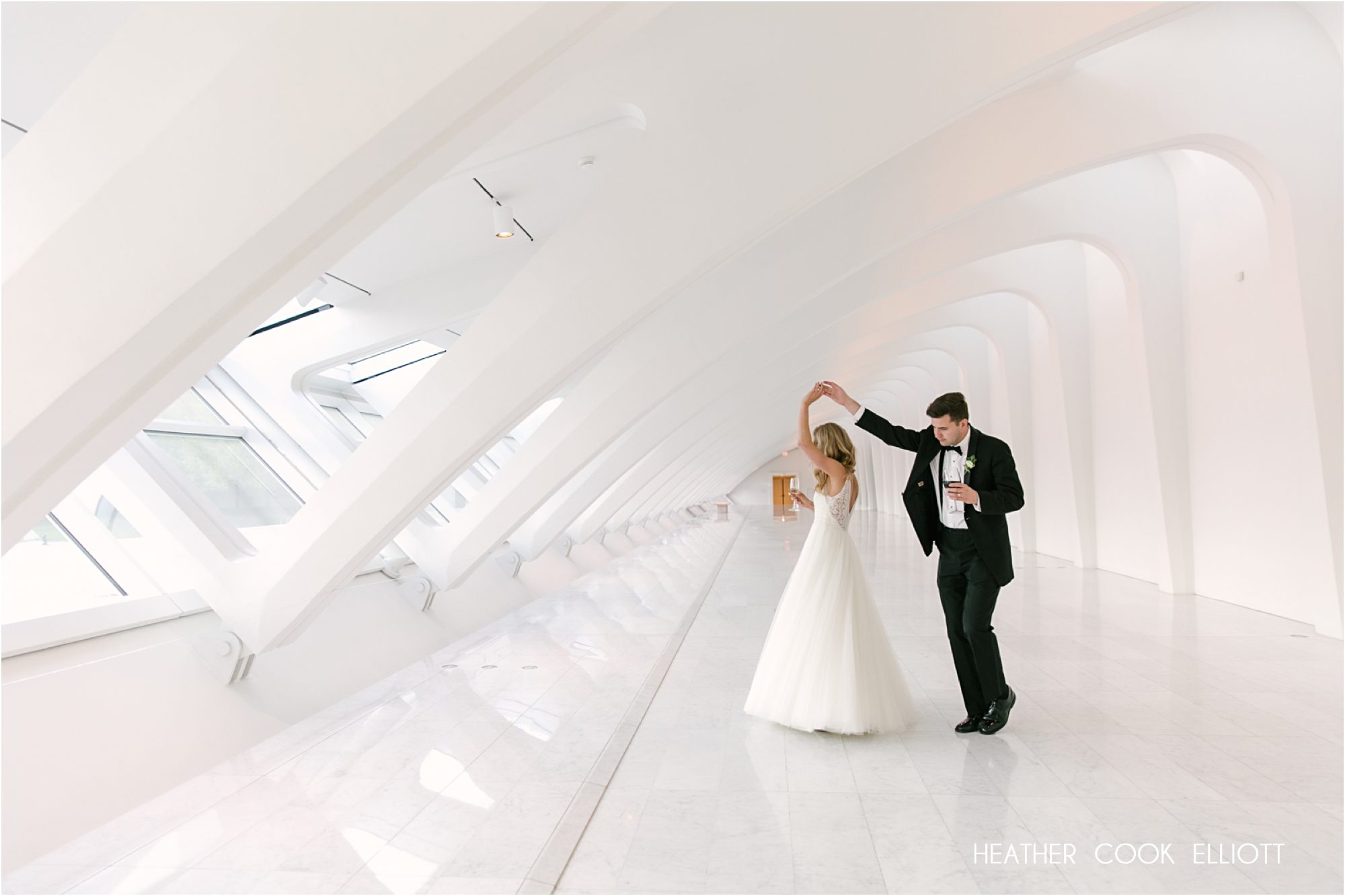 blacktie Milwaukee Art Museum Wedding 