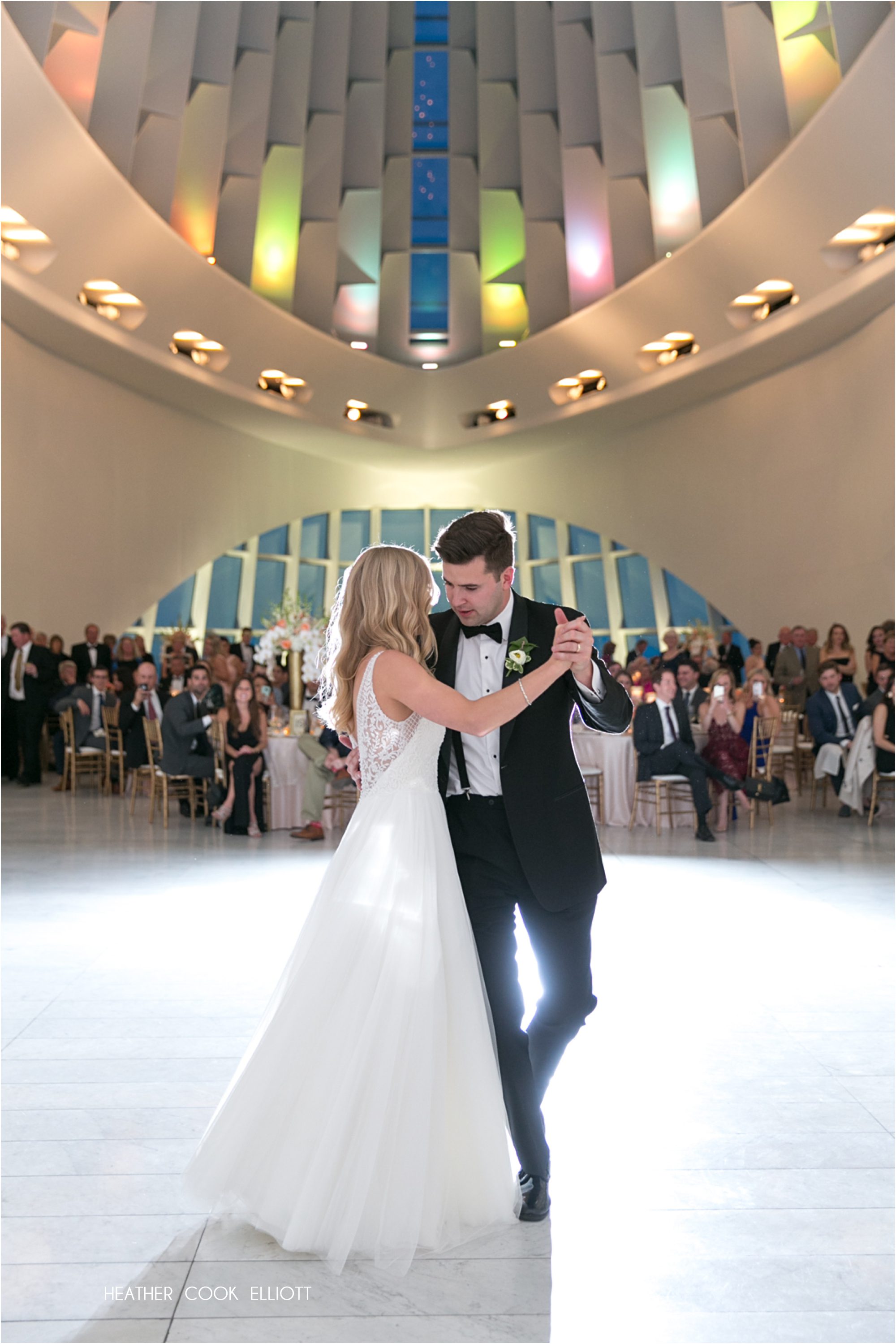 Milwaukee Art Museum Wedding reception dancing