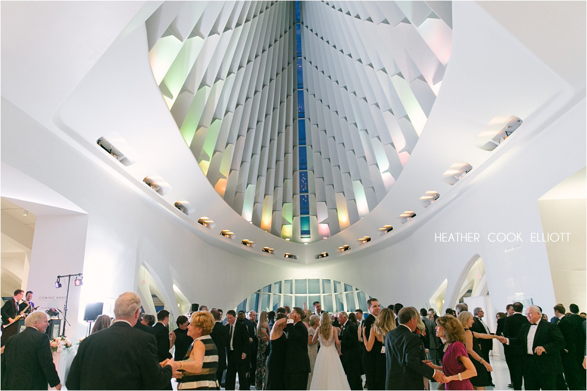 Milwaukee Art Museum Wedding reception dancing