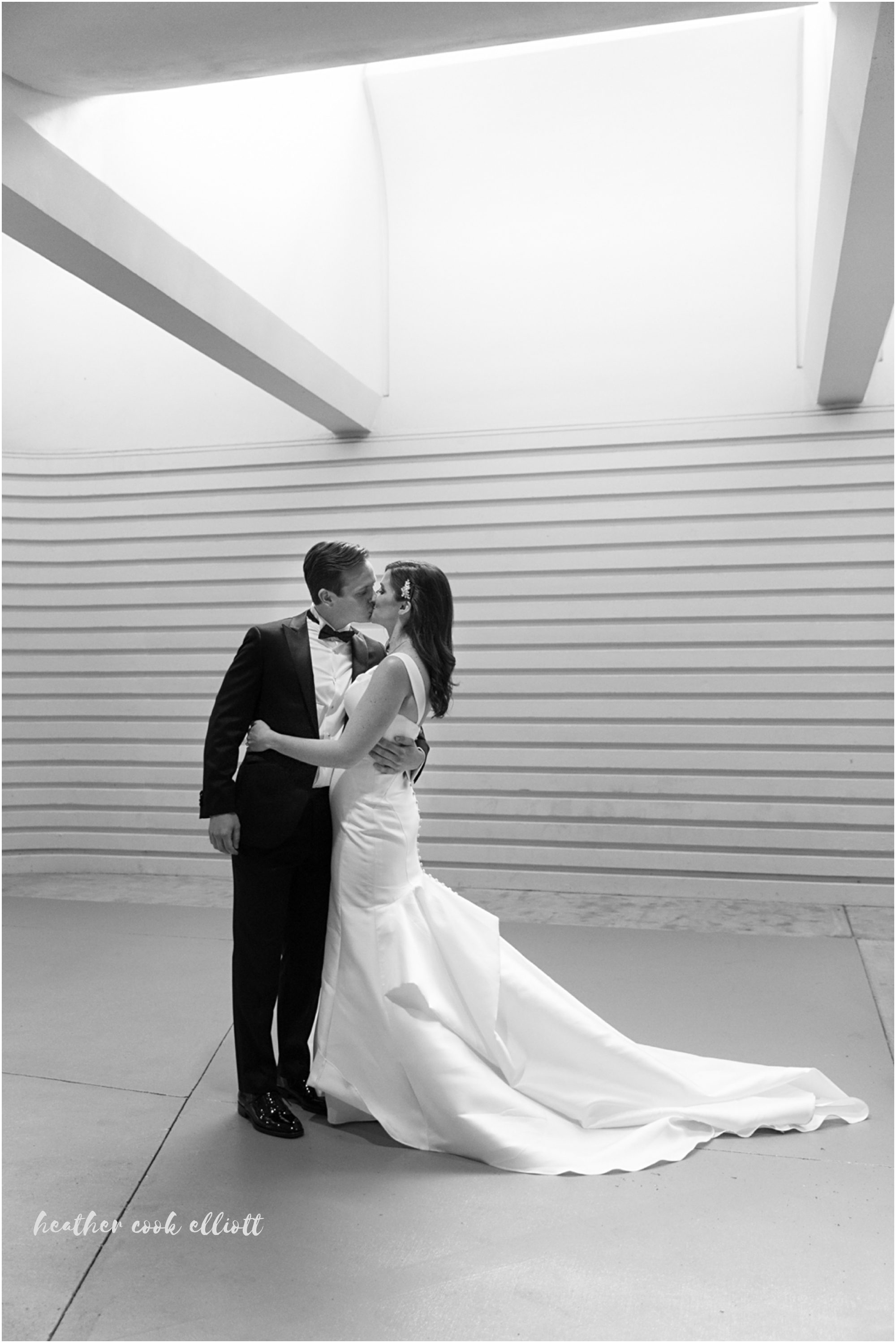 milwaukee art museum black and white wedding