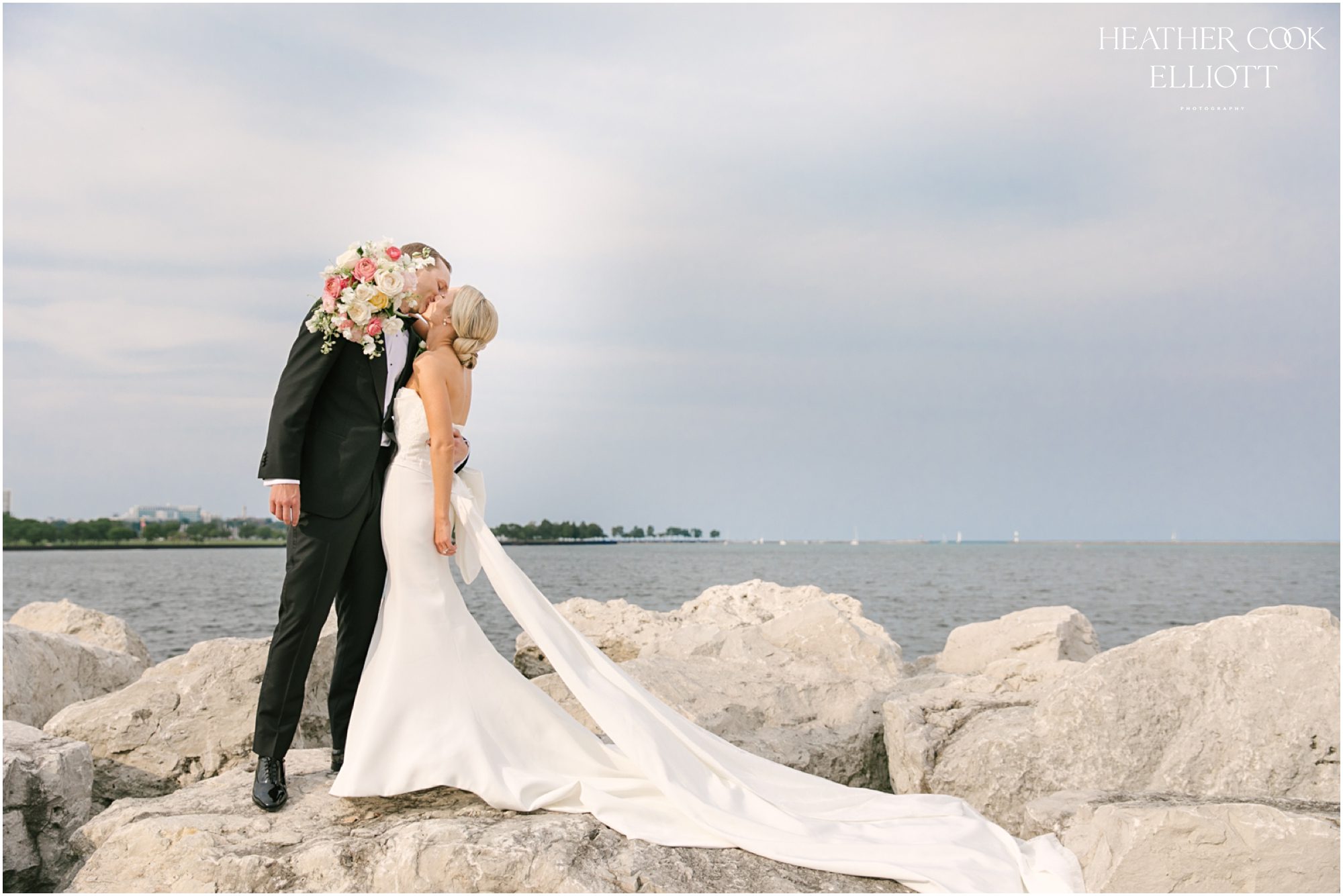 milwaukee lakefront romantic wedding portraits