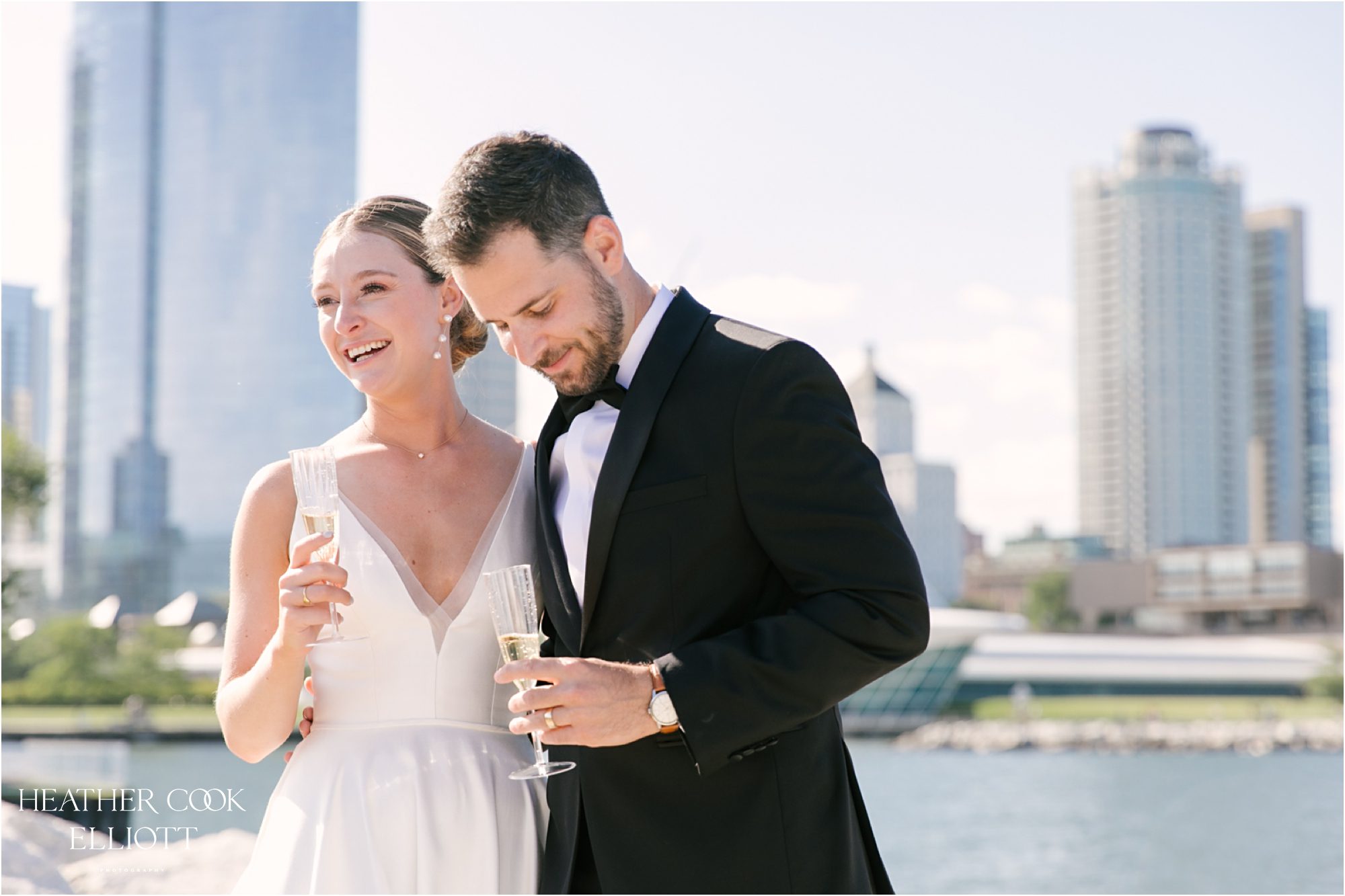romantic classic milwaukee lakefront wedding photos at art musuem