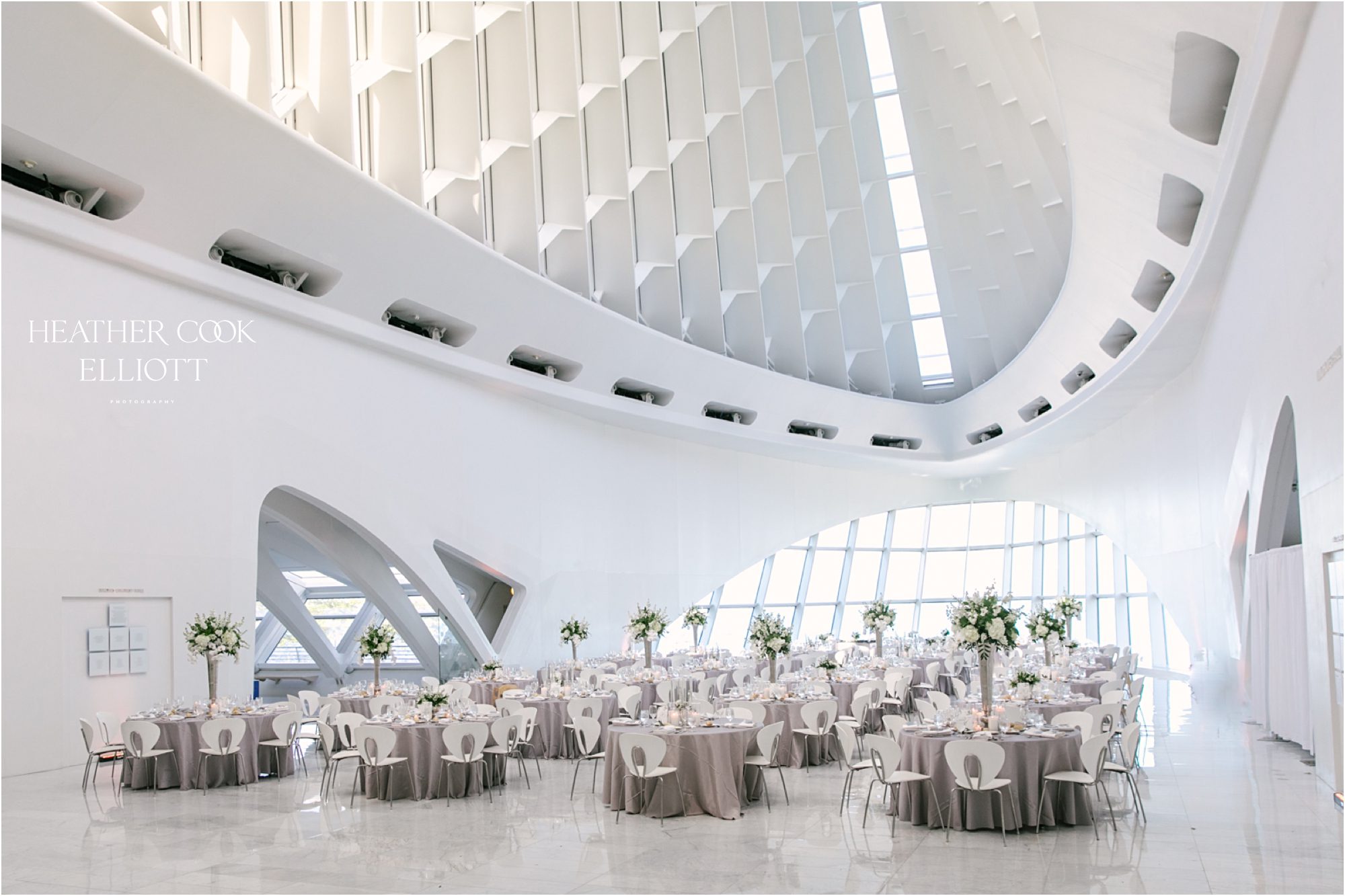 milwaukee art museum summer wedding reception with jane kelly floral