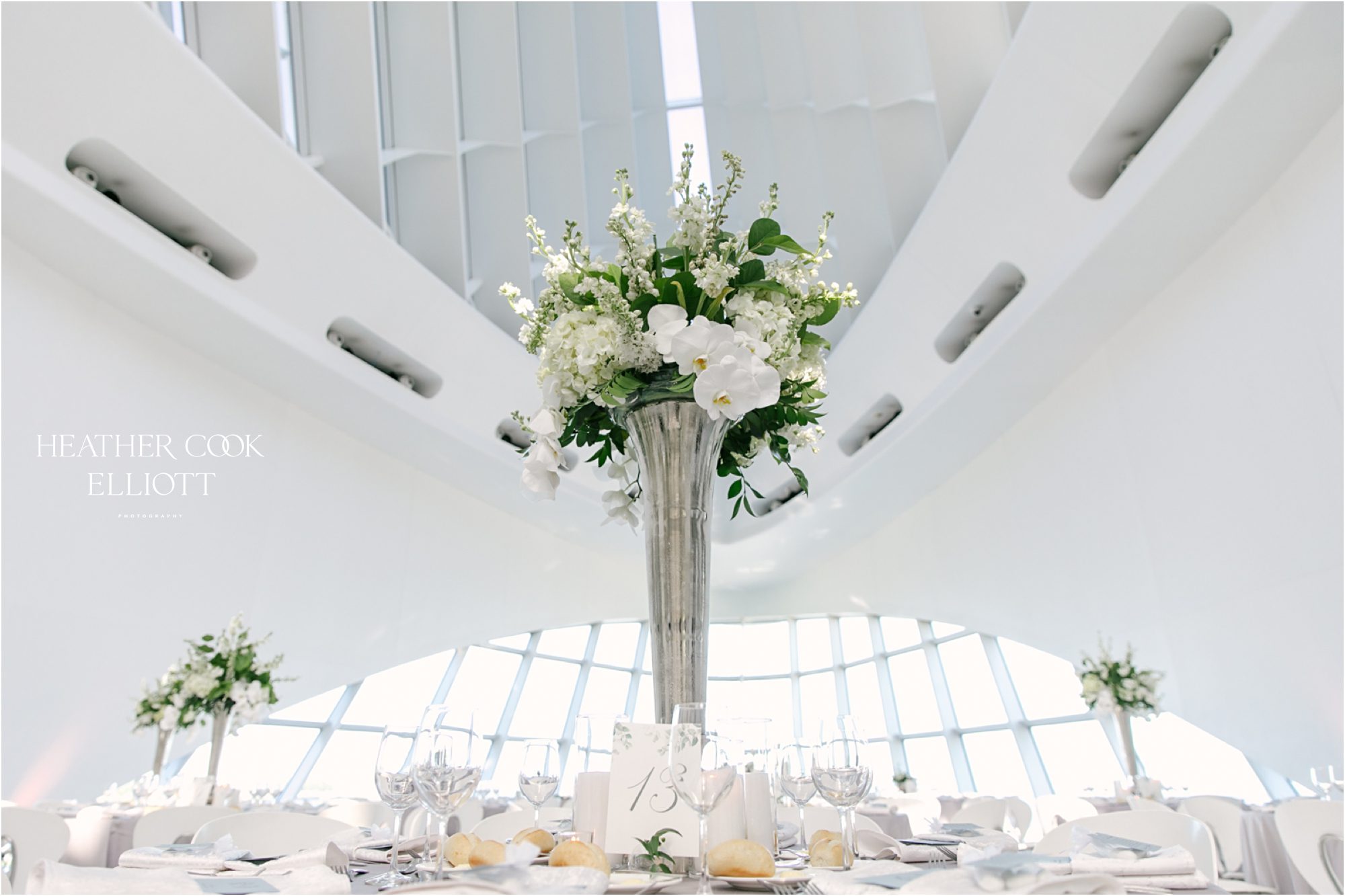 milwaukee art museum summer wedding reception with jane kelly floral