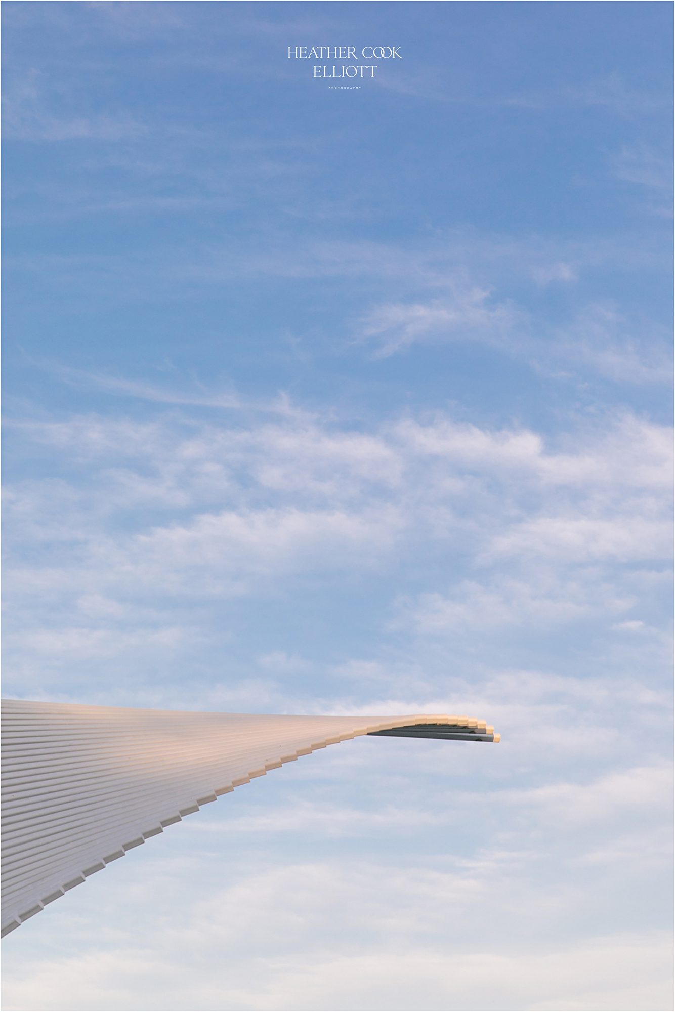 milwaukee art museum wedding at sunset golden hour photos