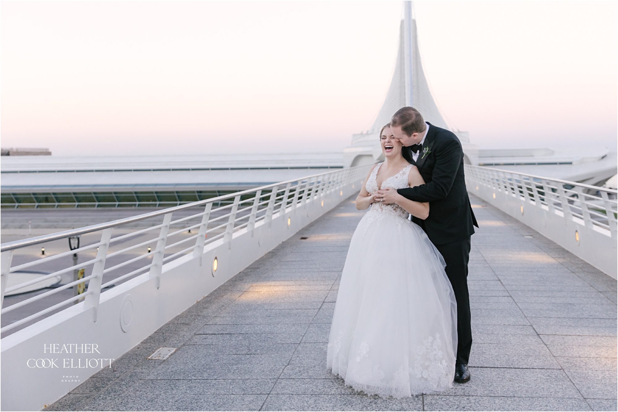 milwaukee art museum golden hour wedding
