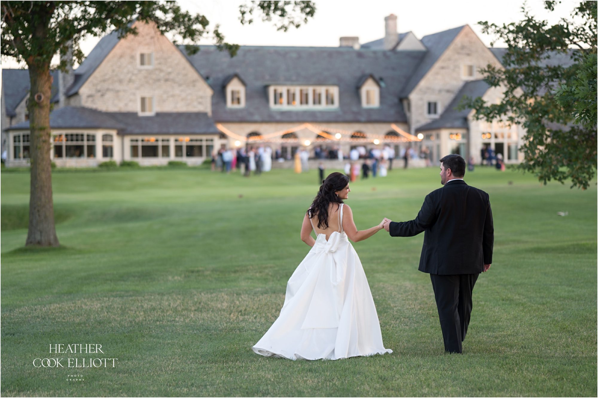 bluemound country club classic traditional wedding