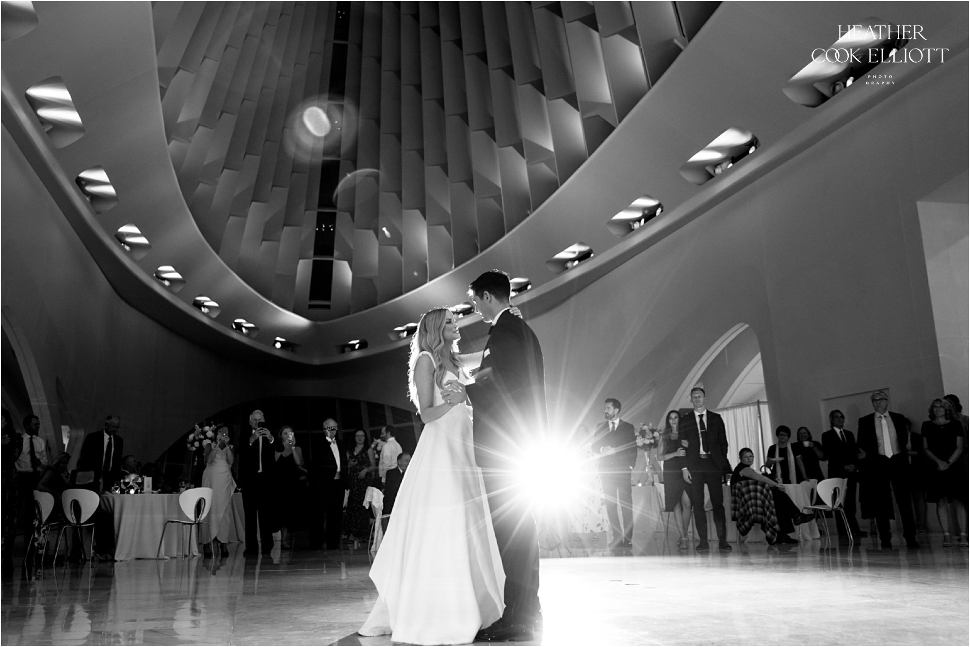 milwaukee art museum wedding first dancing