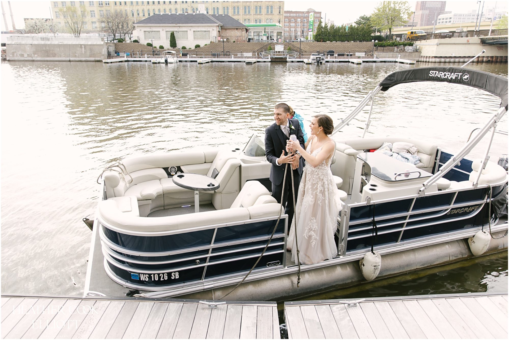 black swan milwaukee wedding reception with boat arrival