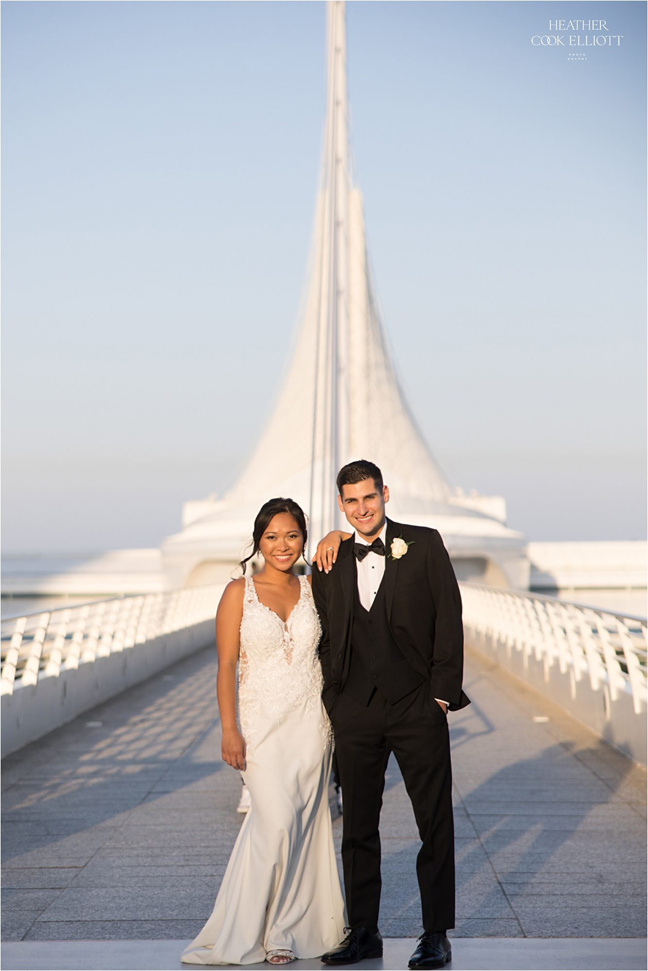 milwaukee art museum golden hour wedding portraits